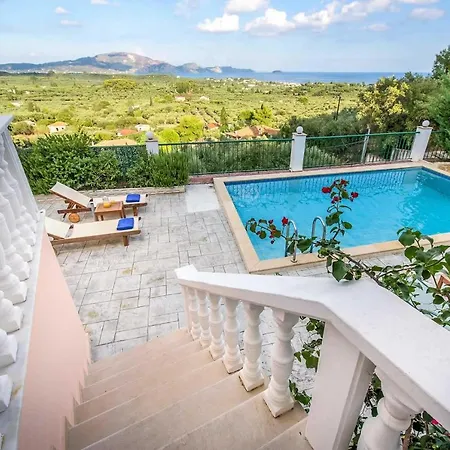Villa Sleeps 6 Air Con Wifi *