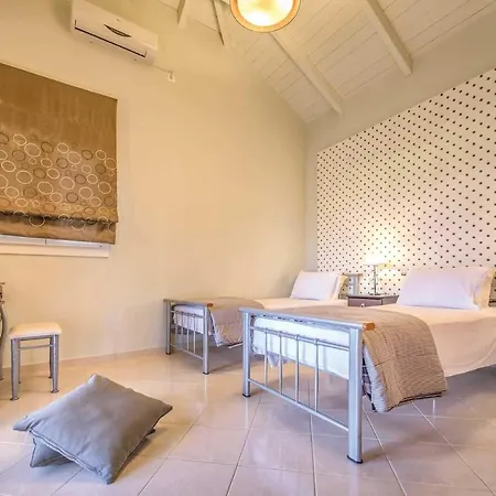 Villa Sleeps 6 Air Con Wifi Lithakia (Zakynthos)
