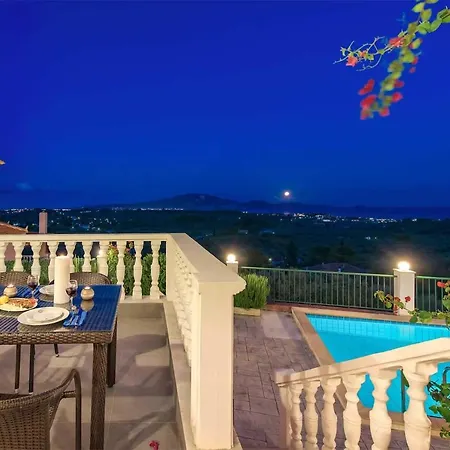 Villa Sleeps 6 Air Con Wifi